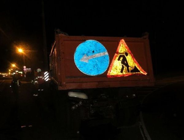 Ночью на МКАД фура столкнулась с грузовиком рабочих
